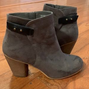 Loren-Fab Grey Suede Ankle Boots